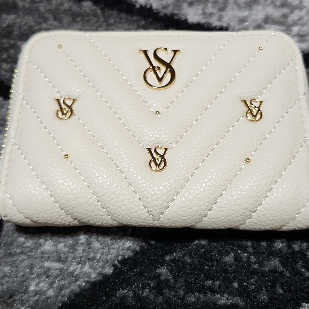 VICTORIA SECRET BISCOTTI QUILTED STUDDED ZIP-AROUND SMALL WALLET - Picture 2 of 11